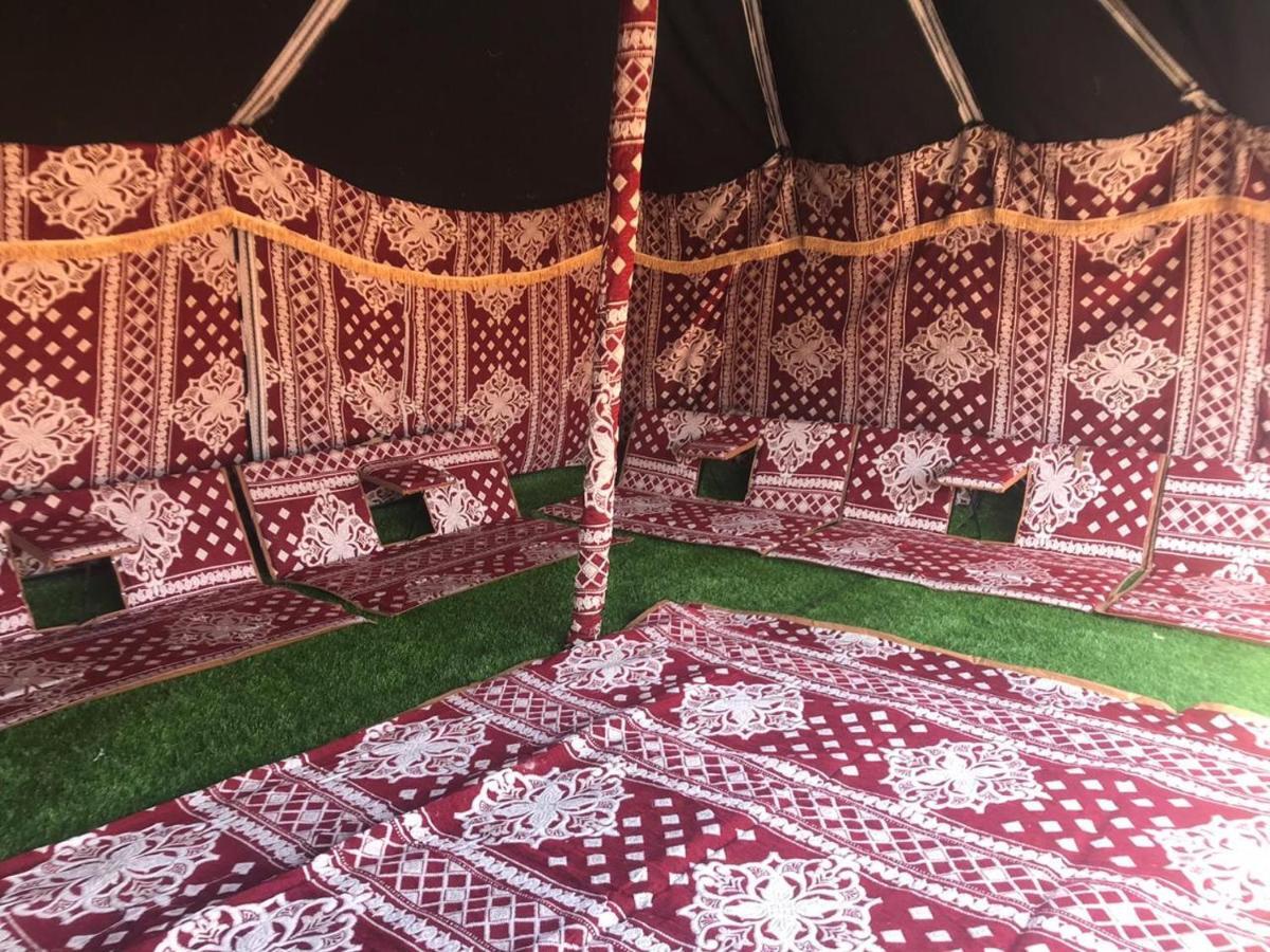 Luxe tent Crescent Desert Private Camp Shāhiq
